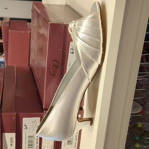 Whit Satin Low Heel Shoes